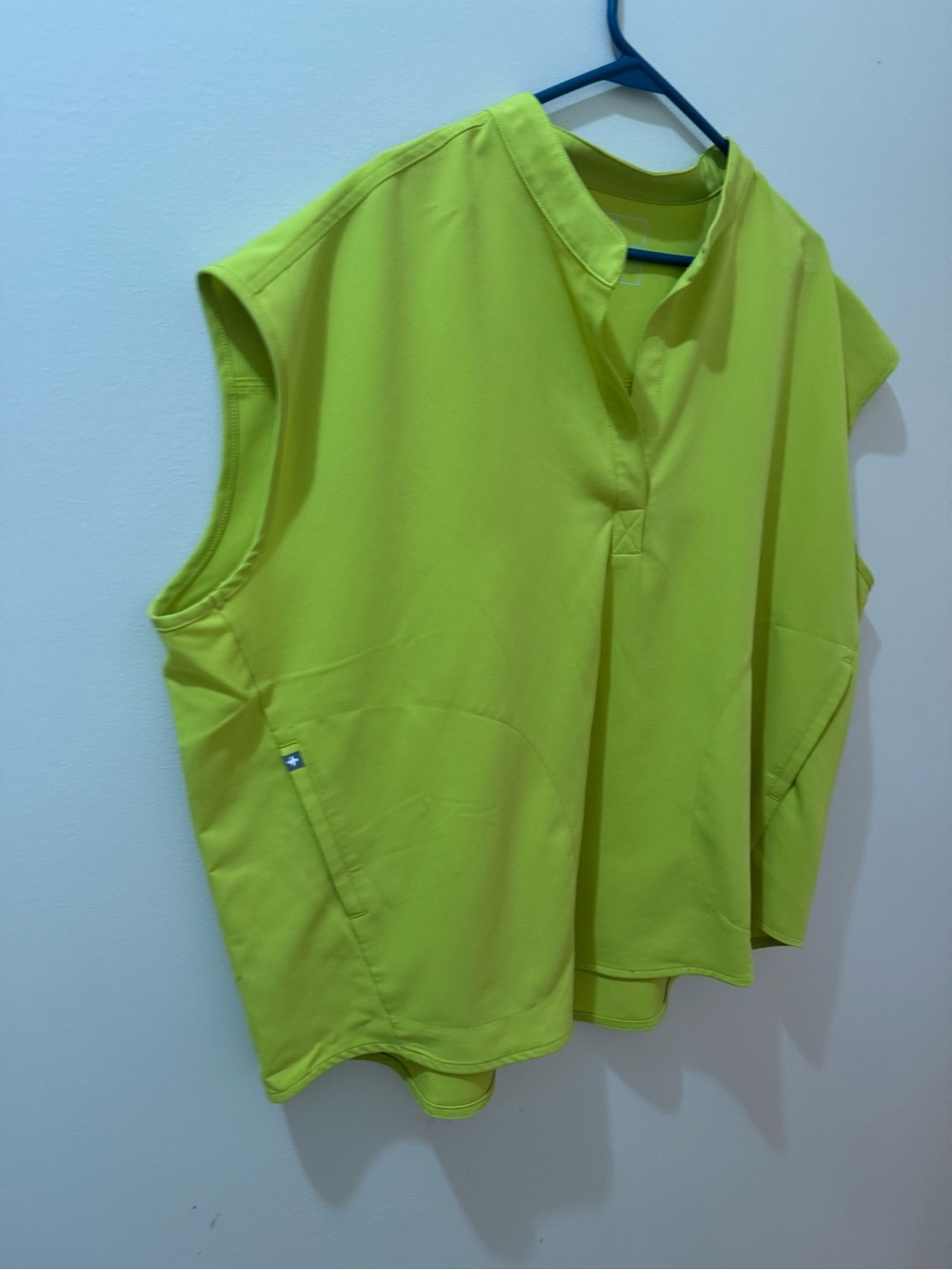Figs Women's Sleeveless Top - Lime